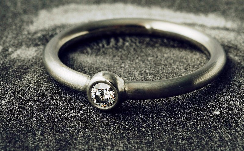 Platinum and Diamond ring 1153