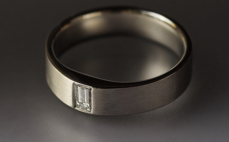 Platinum and Diamond ring 1156