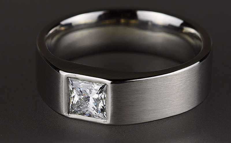 Platinum and Diamond ring 1159