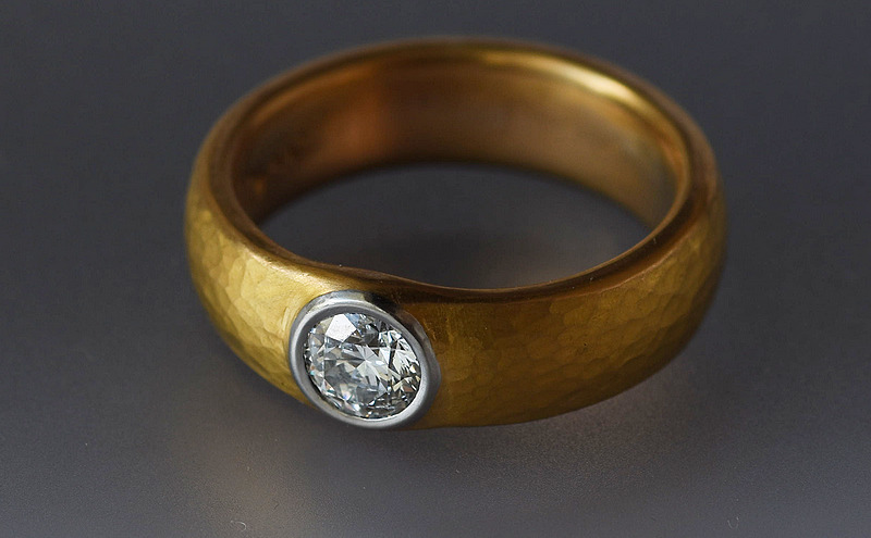 24ct gold, Platinum and Diamond ring 1424