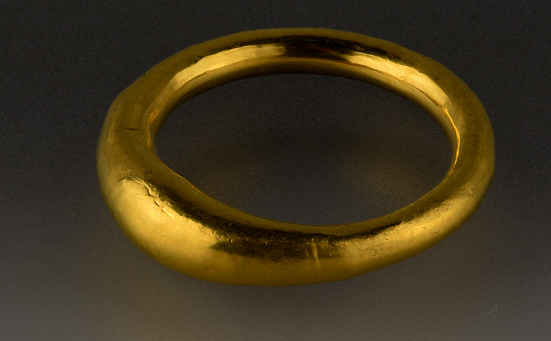 24ct gold ring No 2226